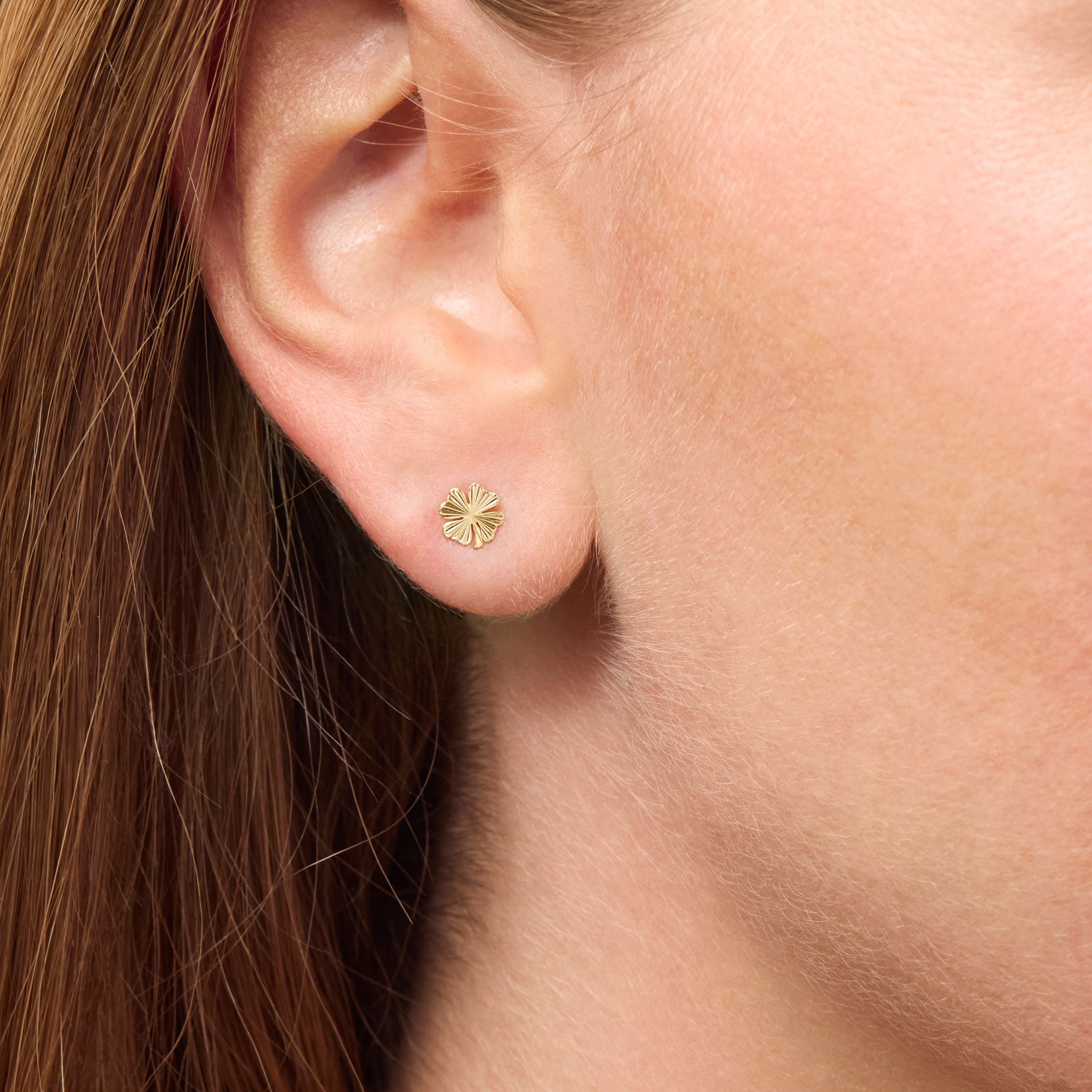 Reflection Clover Stud