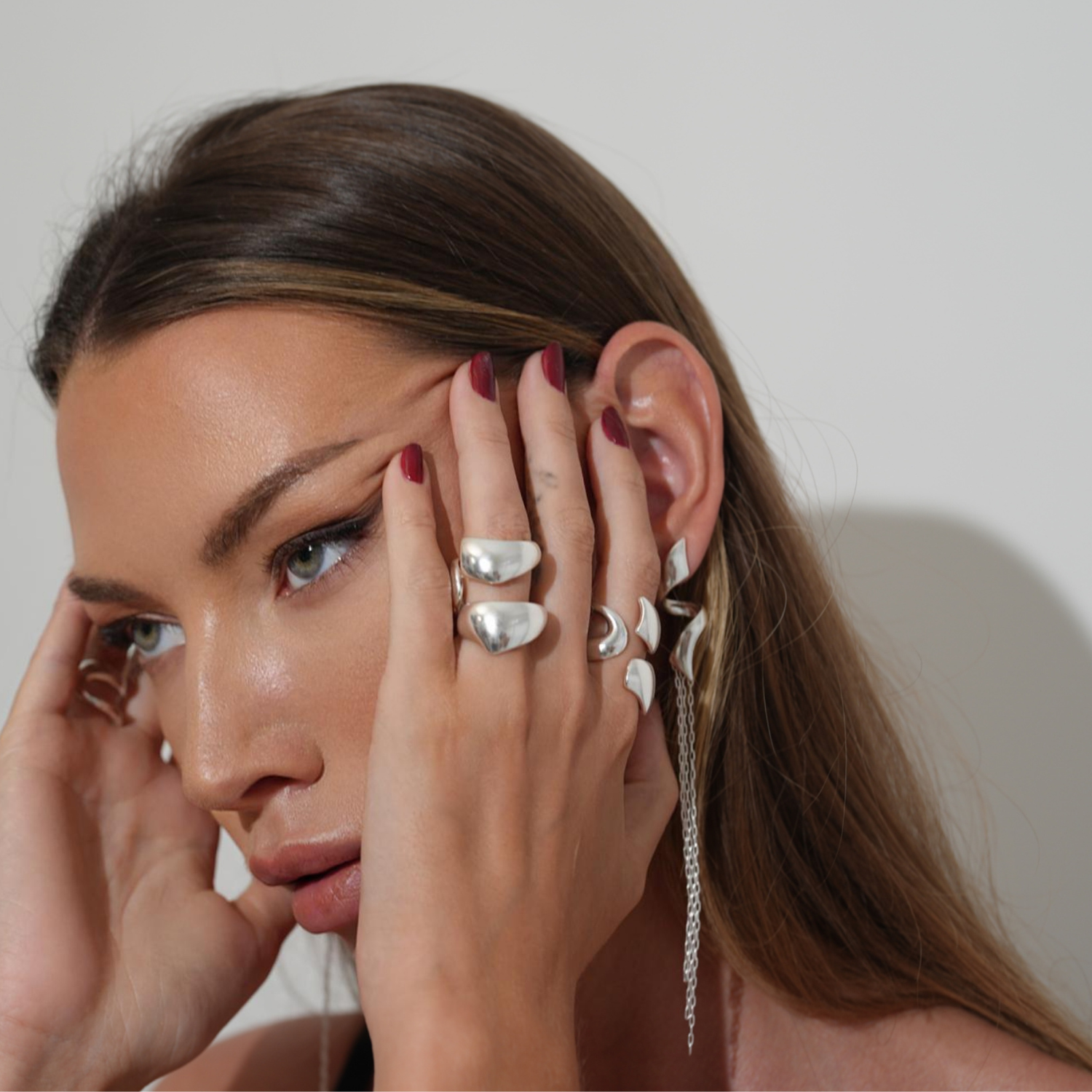 Swirl Stud With Chains