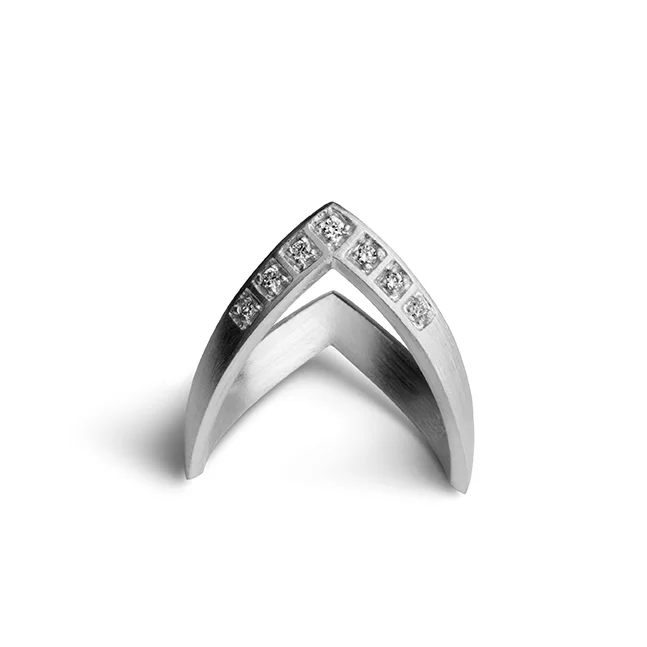 Diamond V Ring