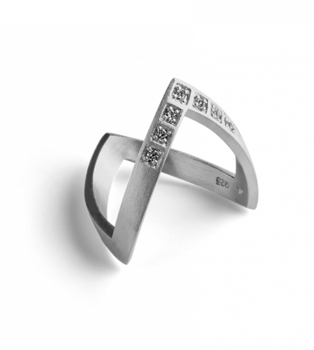 Diamond V Ring